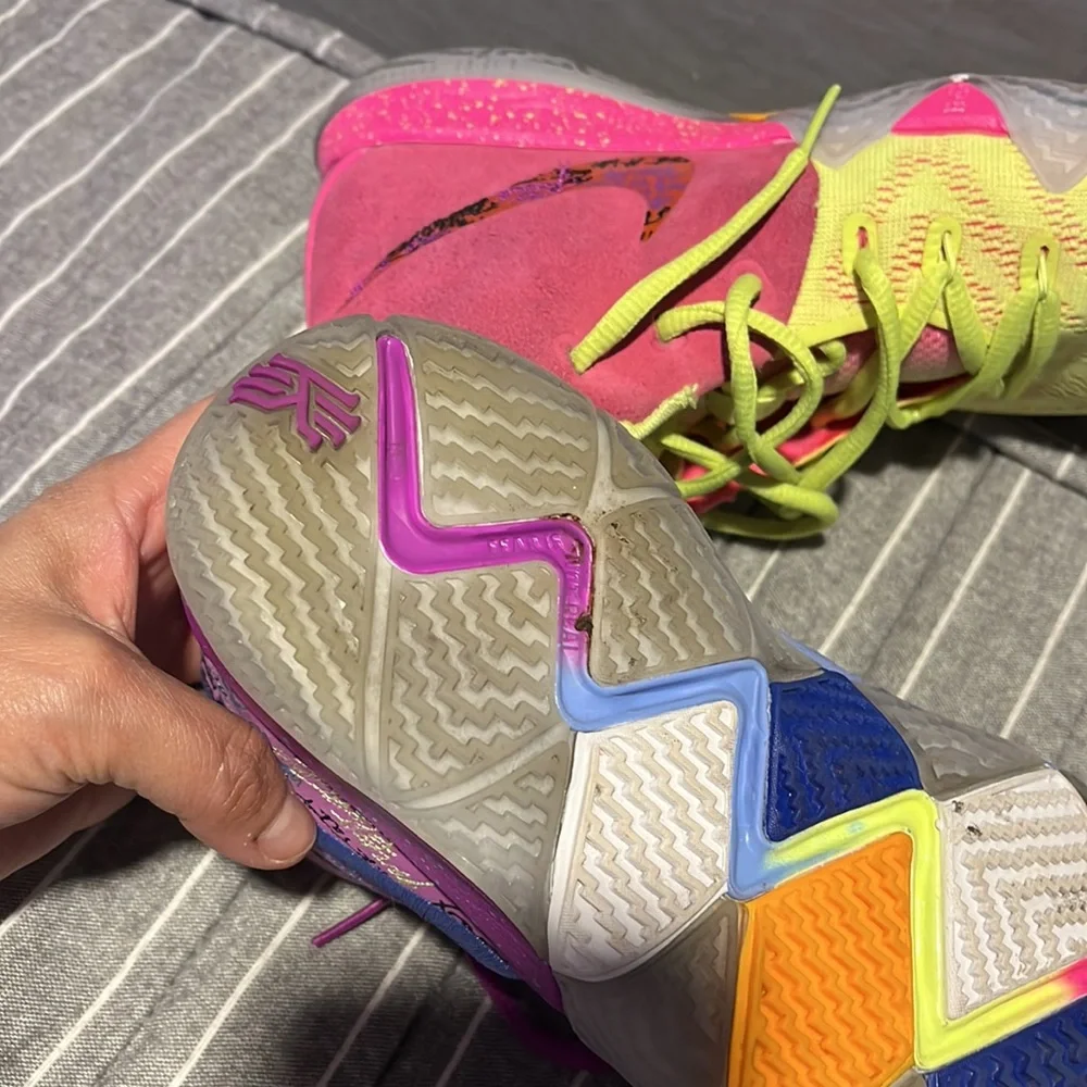 Kyrie 4 ‘confetti’